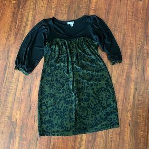 FREE GIFT W/ PURCHASE ✨ green black tunic dress